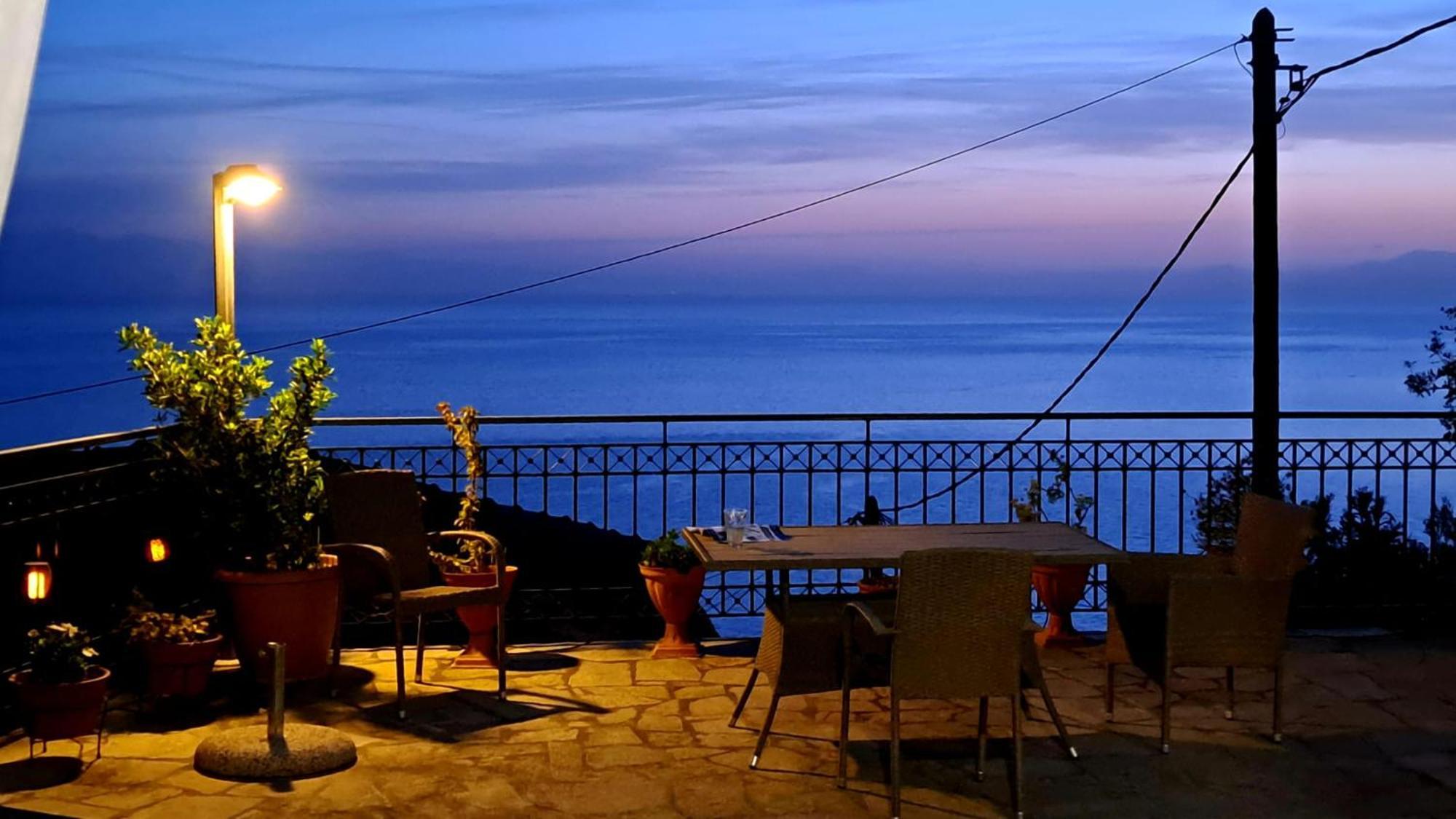 Villa Mesonisi Με Υπέροχη Θέα Στον Παγασητικό!! Áfissos Exterior foto